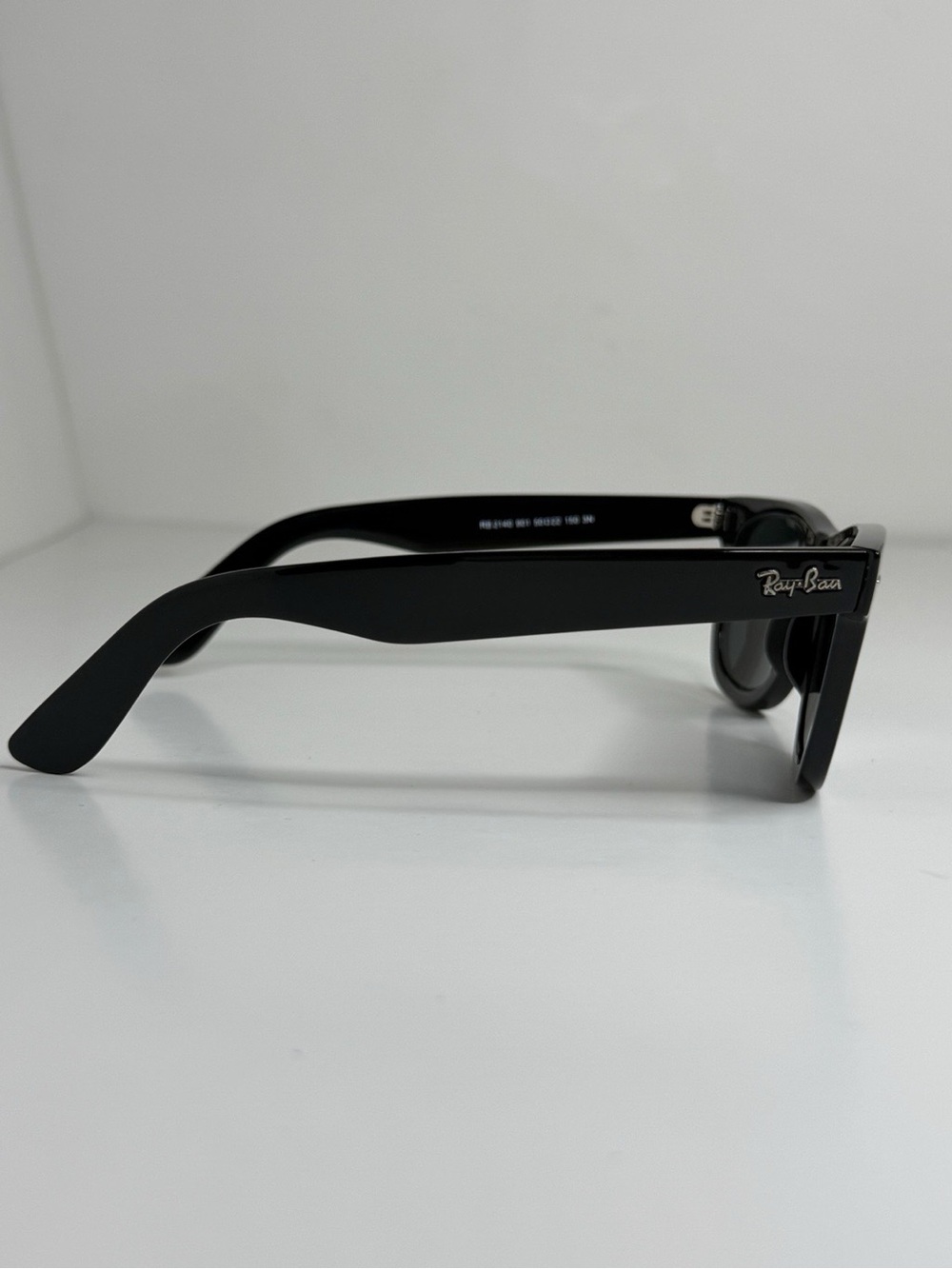 Ray-Ban Black Frame Dark Green Lens Wayfarer Sunglasses - Picture 3 of 6